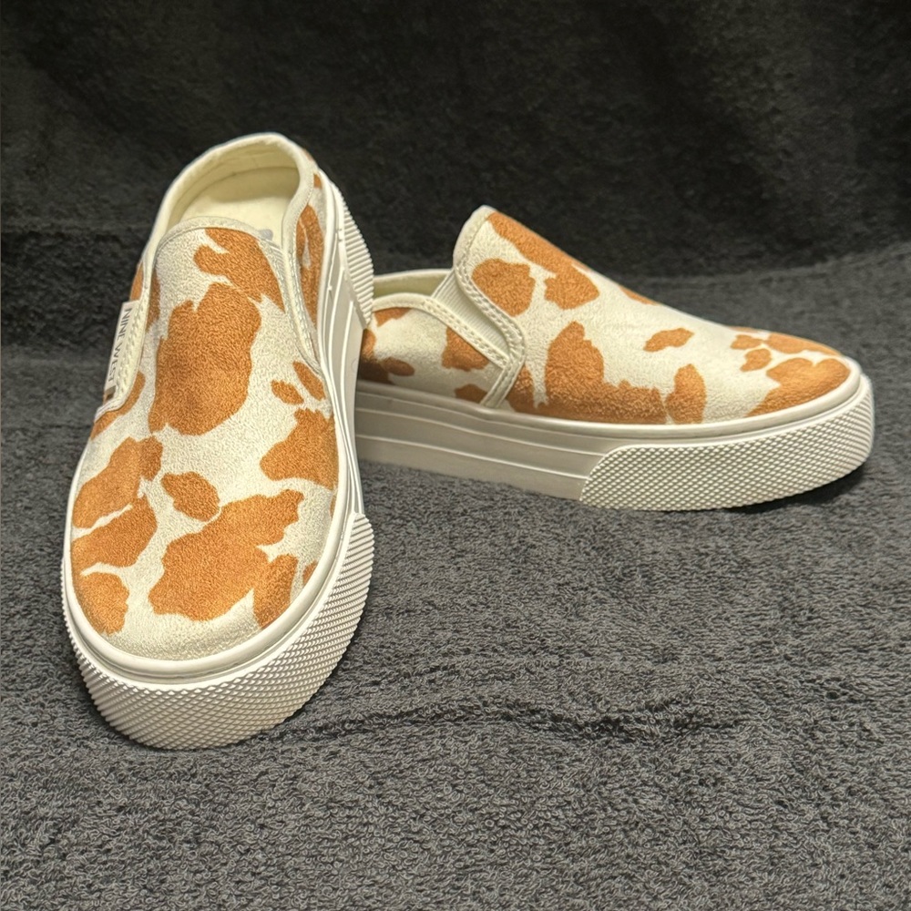 NWOT Nine West Cow Print Slip On Sneakers Size 7.5 - Picture 1 of 9